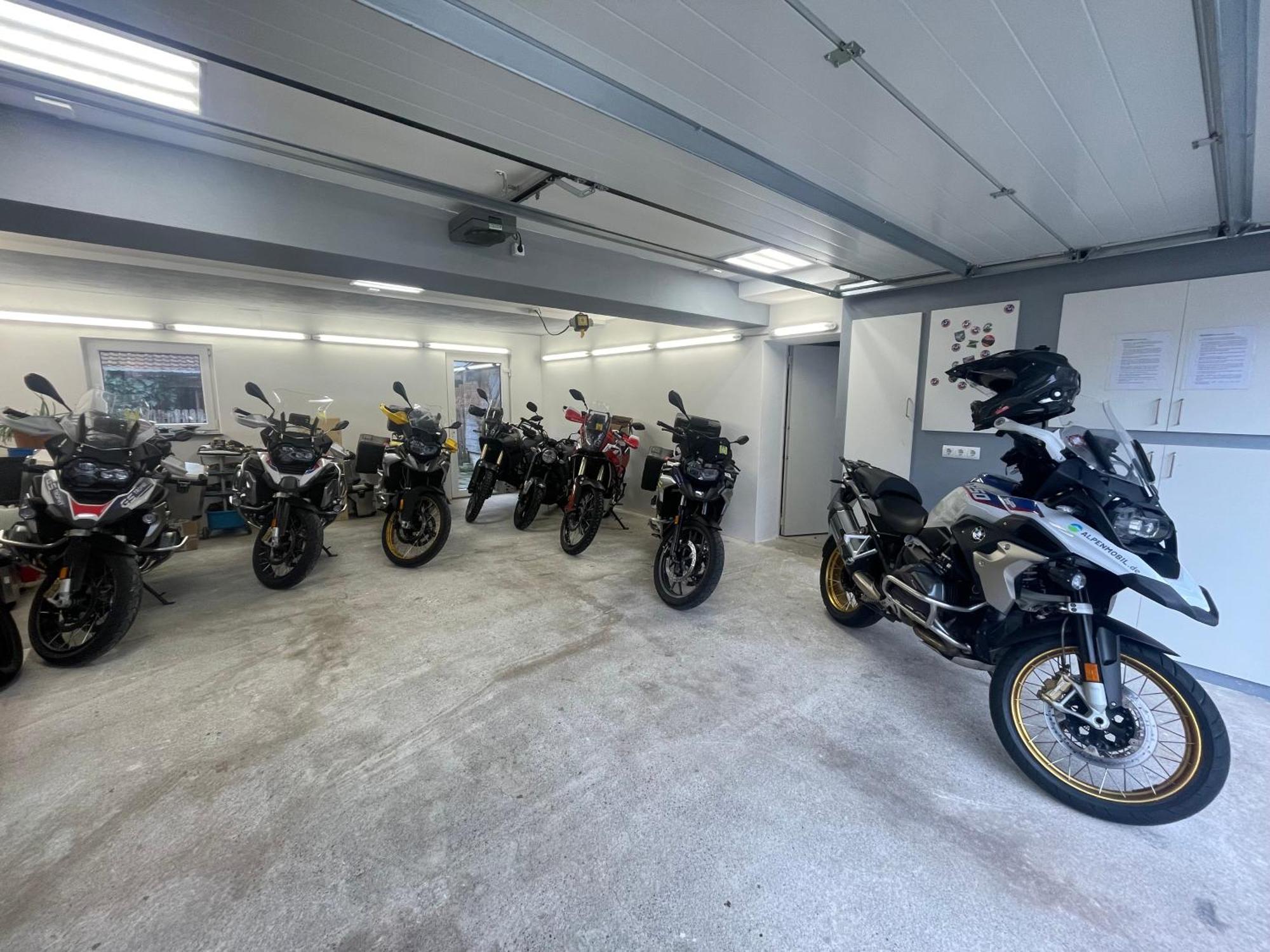 Alpen-Hostel - Apartment Talstation Mit Motorradvermietung Мемминген Экстерьер фото